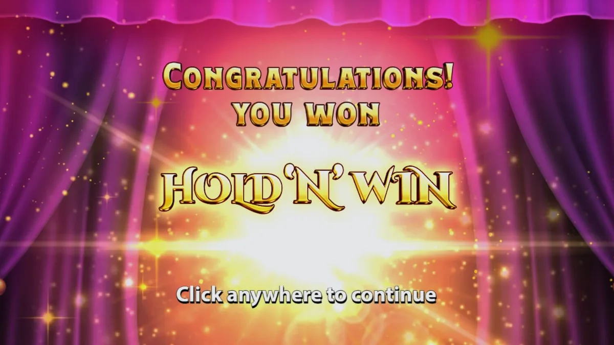 หน้าจอเกมสล็อต Mega Fortune Hold ‘n’ Win พร้อมสัญลักษณ์ผลไม้และเหรียญรางวัล
